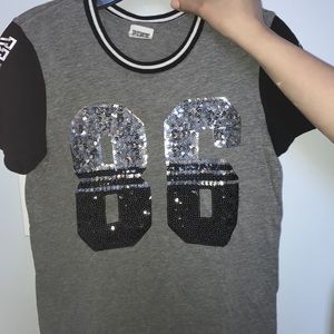 Pink//Victoria's secret grey sequin tee👌🏽👌🏽